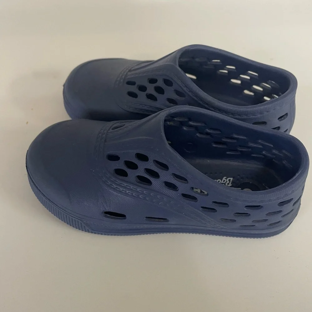 OshKosh B’Gosh rubber summer slip on shoes size 7‎ toddlers blue